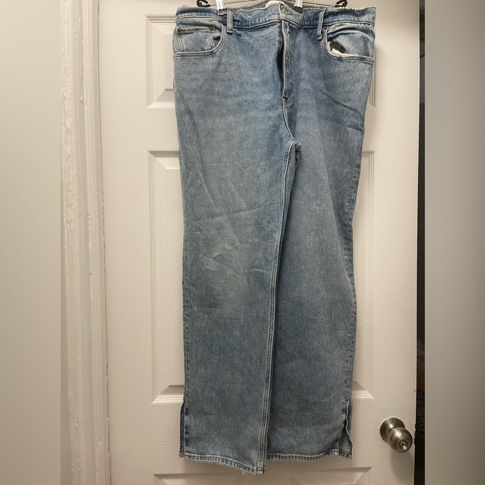 Abercrombie 90’s Ultra Straight High Rise Jean